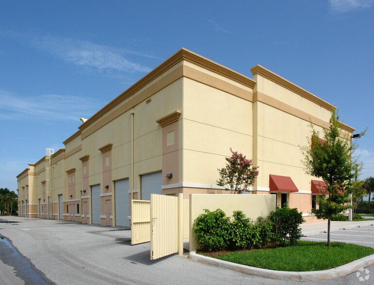More Photos Of 4050 Westgate Ave, West Palm Beach Showroom For Lease