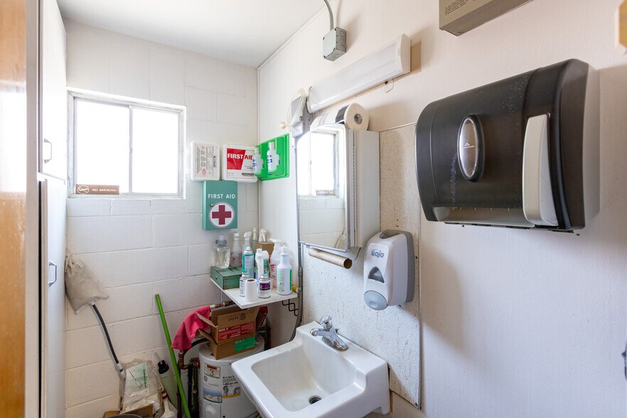 More Photos Of 96 N Main St, Dufur Post Office For Sale