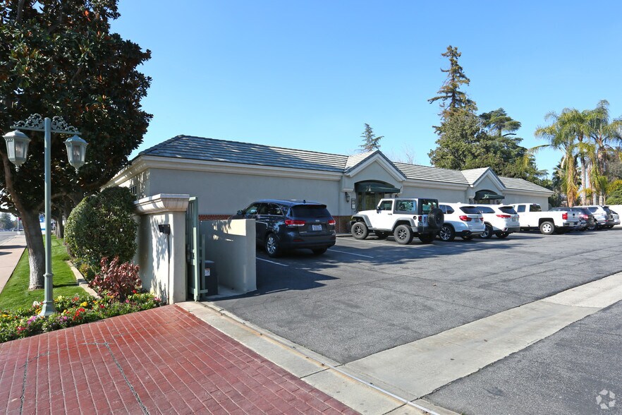 More Photos Of 3100 19th St, Bakersfield Office For Lease