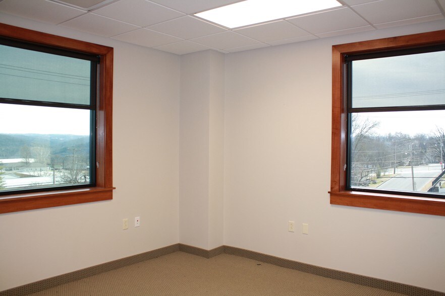 More Photos Of 500 W Main St, Branson Office For Lease