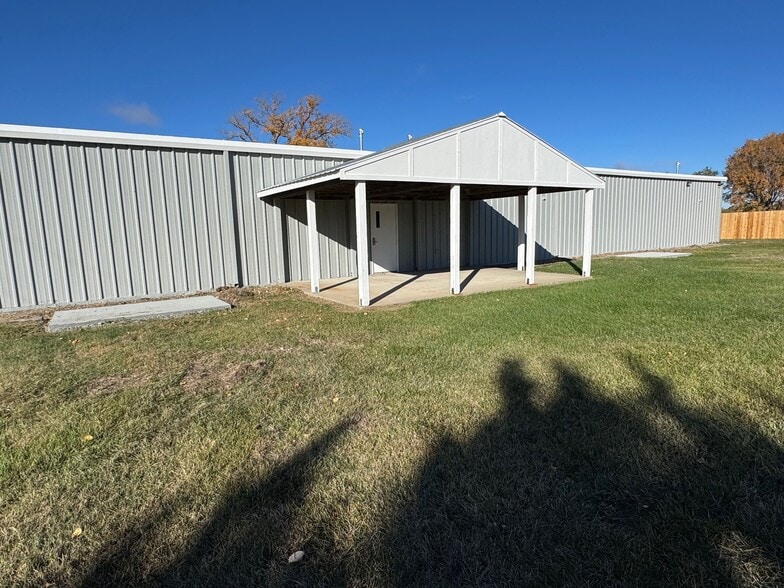 More Photos Of 300 N Marion St, Olathe Unknown For Lease