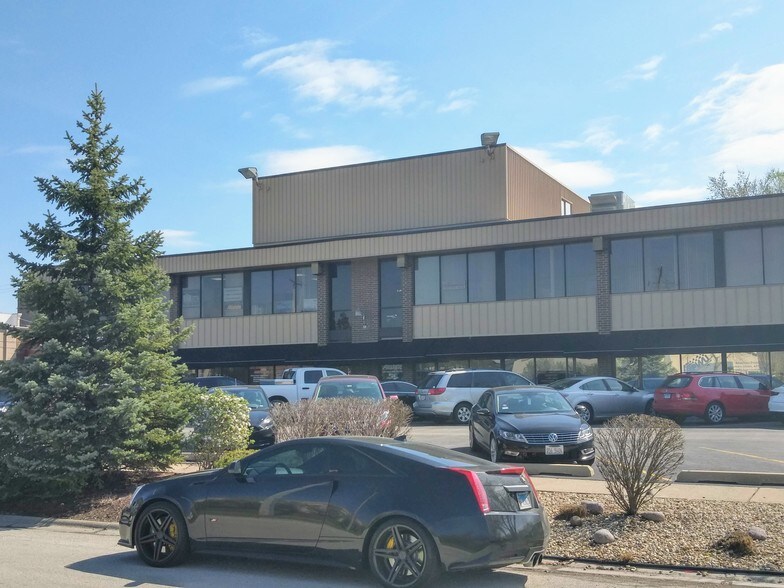 More Photos Of 9525 S 79th Ave, Hickory Hills Office For Lease