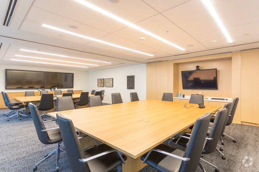 More Photos Of 1 SE 3rd Ave, Miami Office For Lease