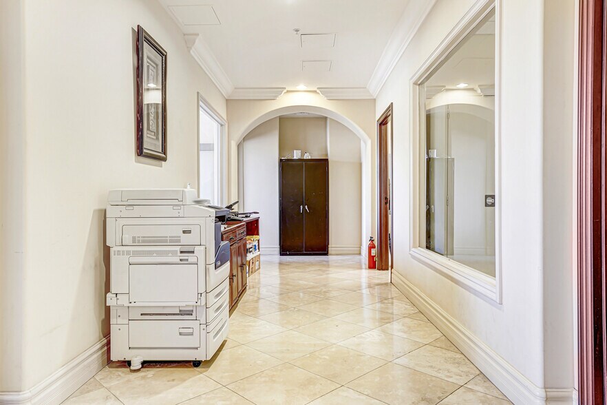 More Photos Of 28047 Dorothy Dr, Agoura Hills Office For Sale