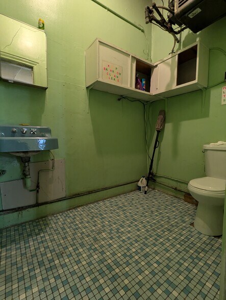 More Photos Of 1630 Westchester Ave, Bronx Office For Lease