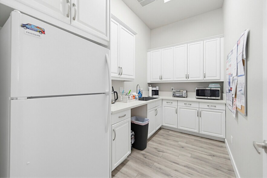 More Photos Of 349 Lake Havasu Ave S, Lake Havasu City Office For Sale