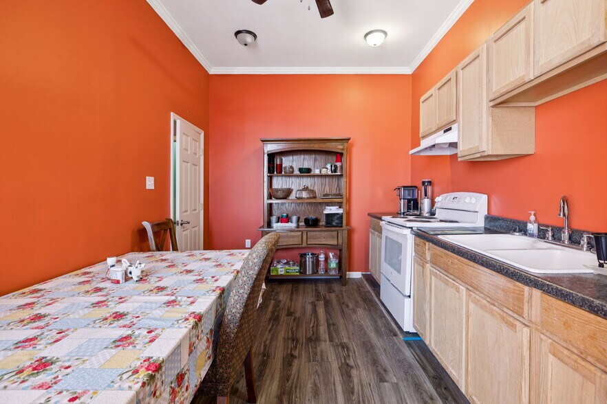 More Photos Of 220 Public Sq, Lafayette General Retail For Sale