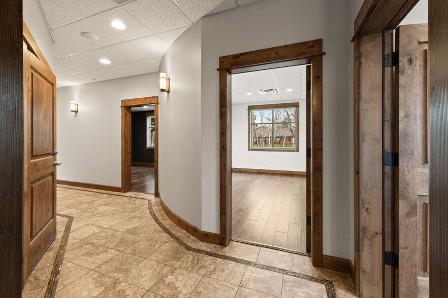 More Photos Of 1940 W Dickerson St, Bozeman Office For Sale
