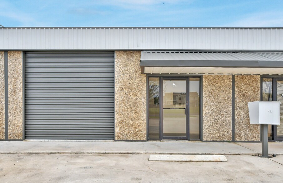 More Photos Of 1419 Fleming Dr, Seguin Self Storage For Sale