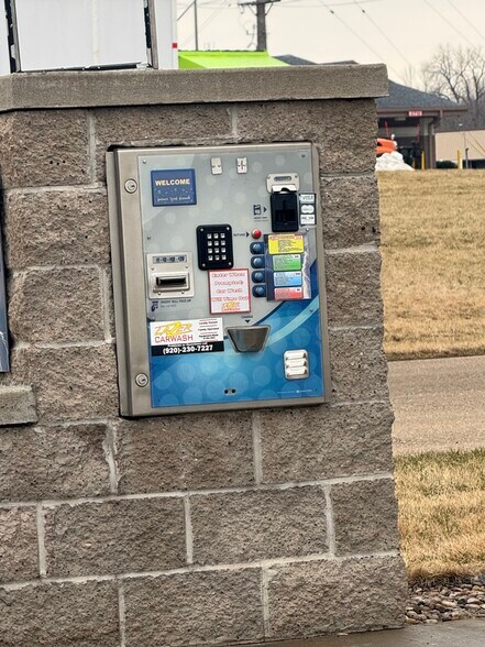 More Photos Of 123 N 13th Ave, Winneconne Carwash For Sale