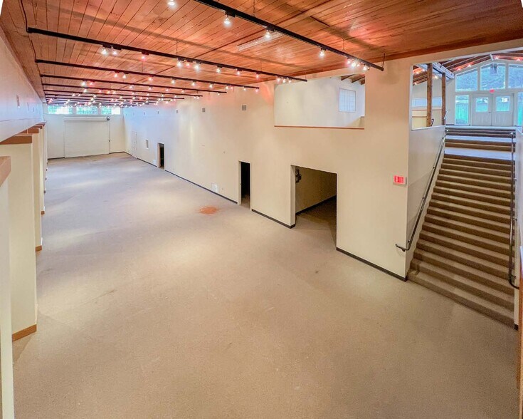 More Photos Of 201 W Historic Columbia River Hwy, Troutdale Freestanding For Sale