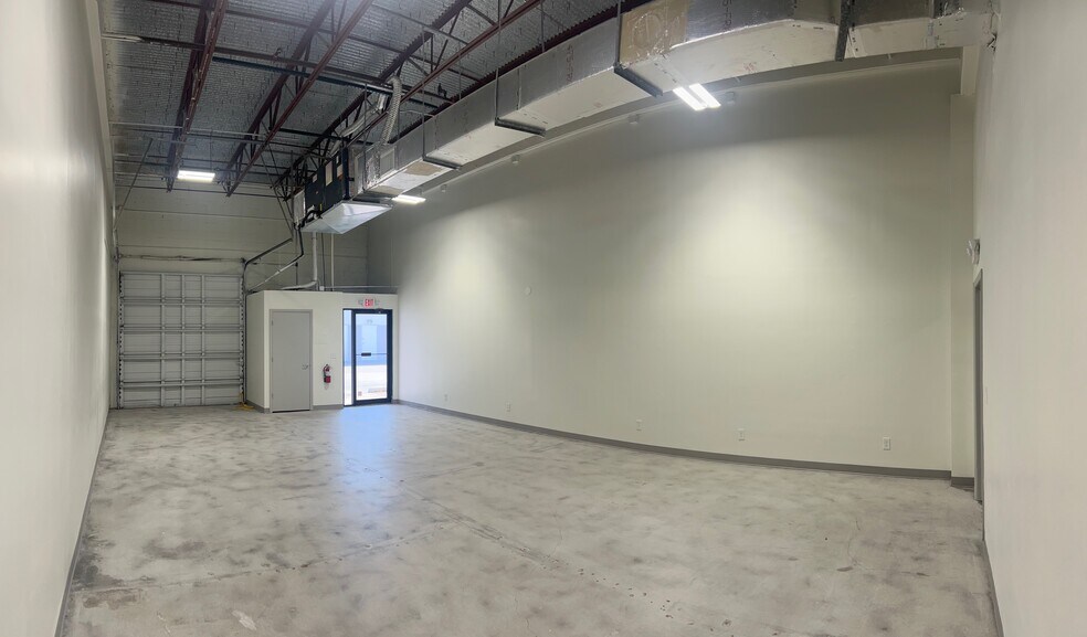More Photos Of 11320 Fortune Cir, Wellington Warehouse For Lease