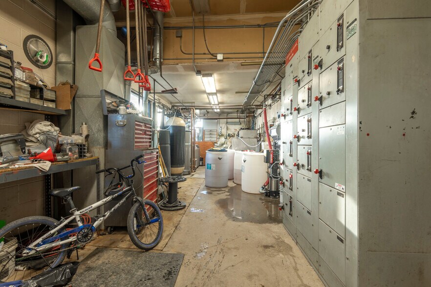 More Photos Of 1201 Cedar St, Helena Carwash For Sale