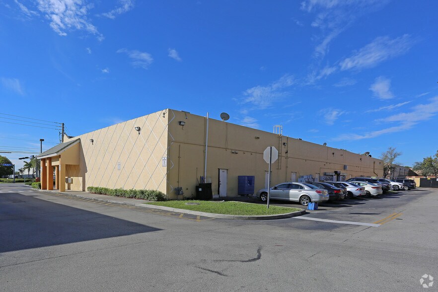 More Photos Of 10405-10421 NW 41st St, Doral Storefront For Lease