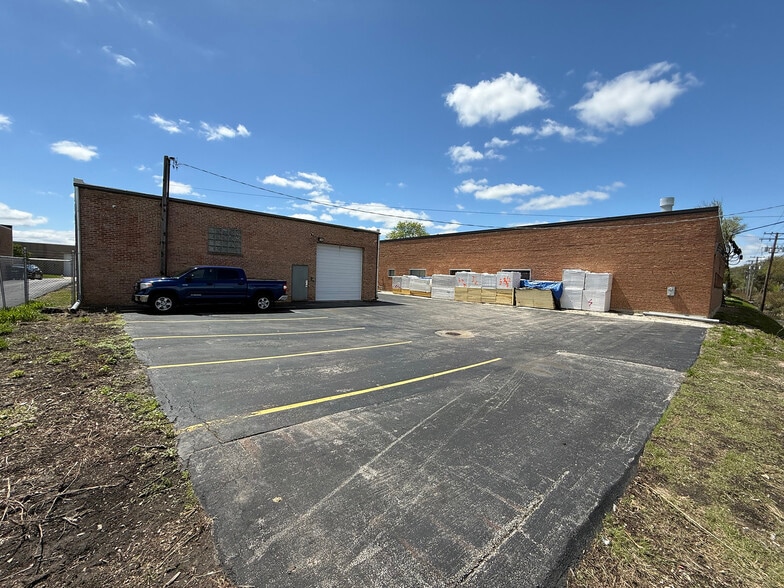 More Photos Of 450 Bennett Rd, Elk Grove Village Industrial For Sale