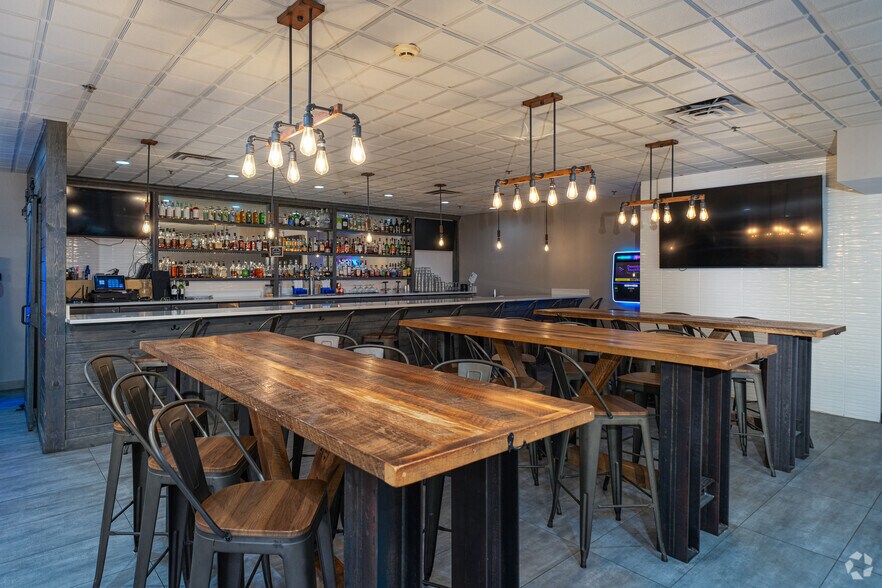 More Photos Of 411 S Larkin Ave, Joliet Hotel For Sale