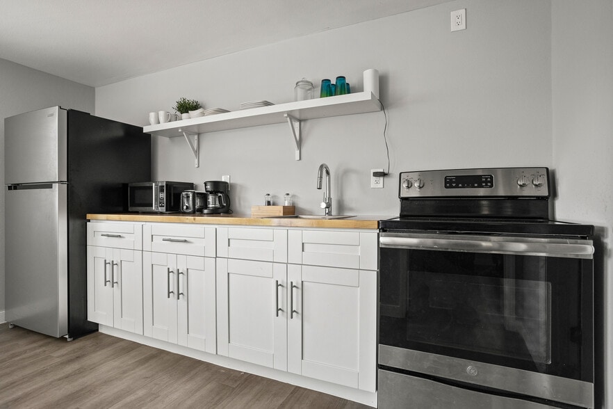 More Photos Of 8820 Rocky Creek Dr, Tampa Apartments For Sale