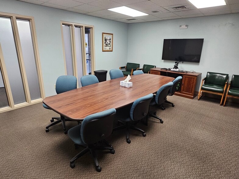 More Photos Of 97 S 4th St, Ishpeming Office For Lease