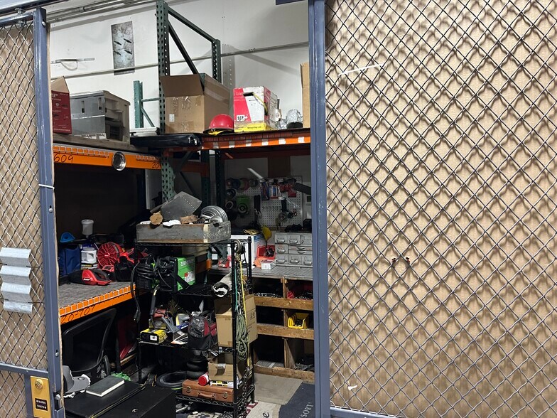 More Photos Of 1657 N State St, Lehi Manufacturing For Lease