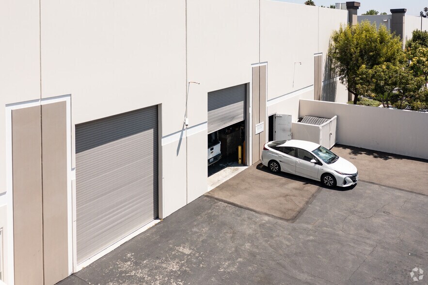 More Photos Of 1400 E Valencia Dr, Fullerton Warehouse For Lease
