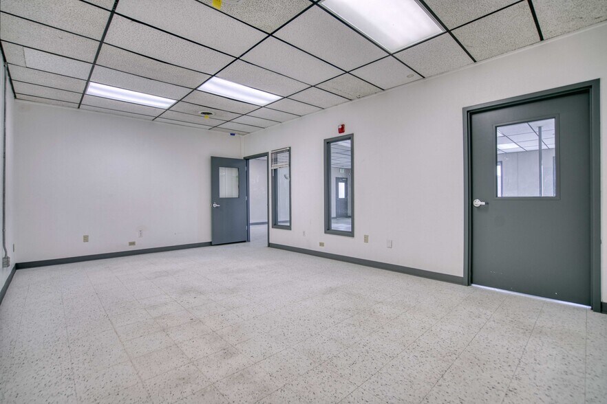 More Photos Of 1700 55th St, Boulder Industrial For Sale