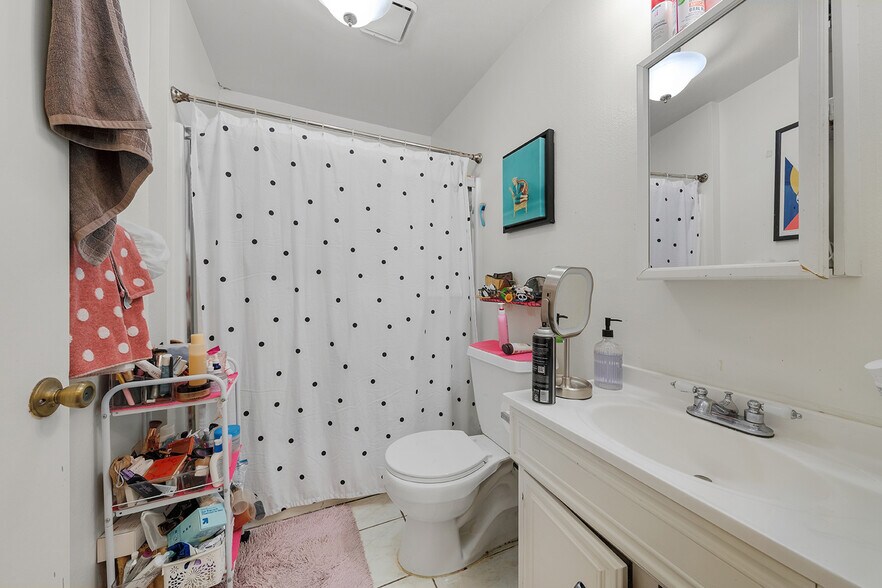 More Photos Of 2516 Elsinore St, Los Angeles Multifamily For Sale