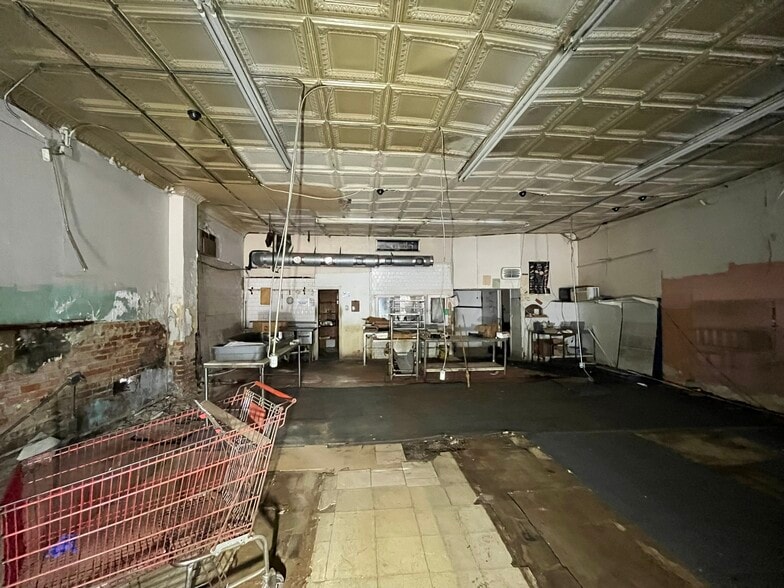 More Photos Of 1105 W Washington St, Petersburg Convenience Store For Sale