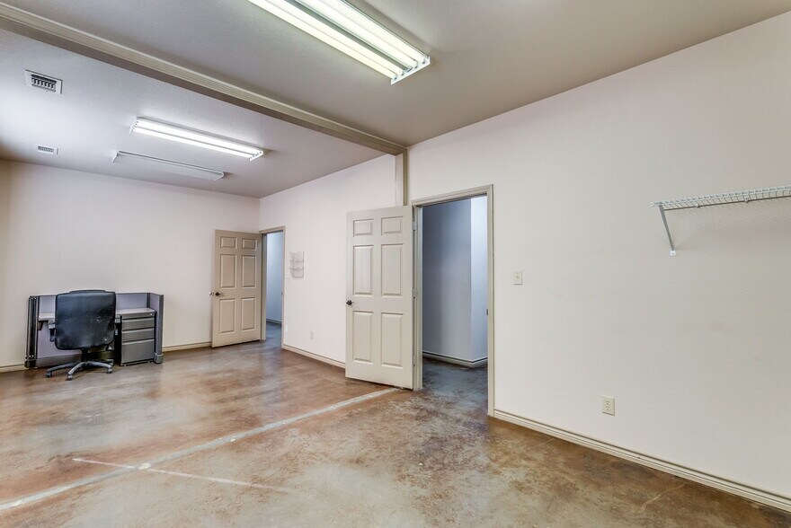 More Photos Of 3997 N US Highway 287, Alvord Warehouse For Lease