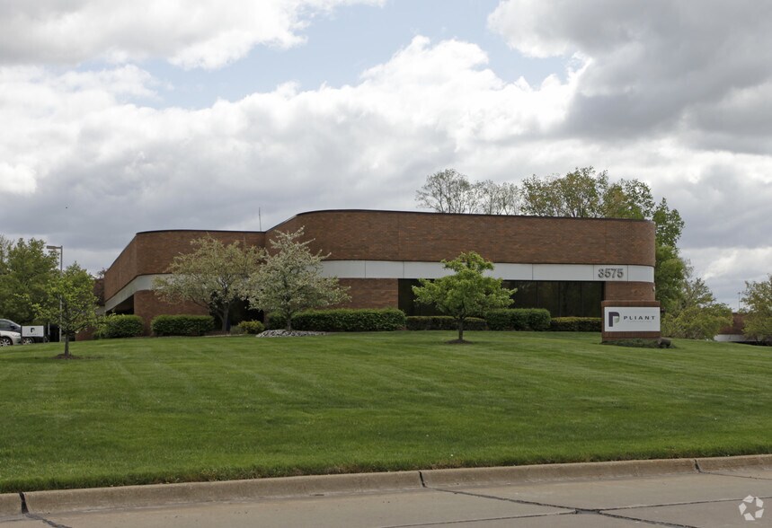 More Photos Of 3575 Forest Lake, Uniontown Flex For Lease