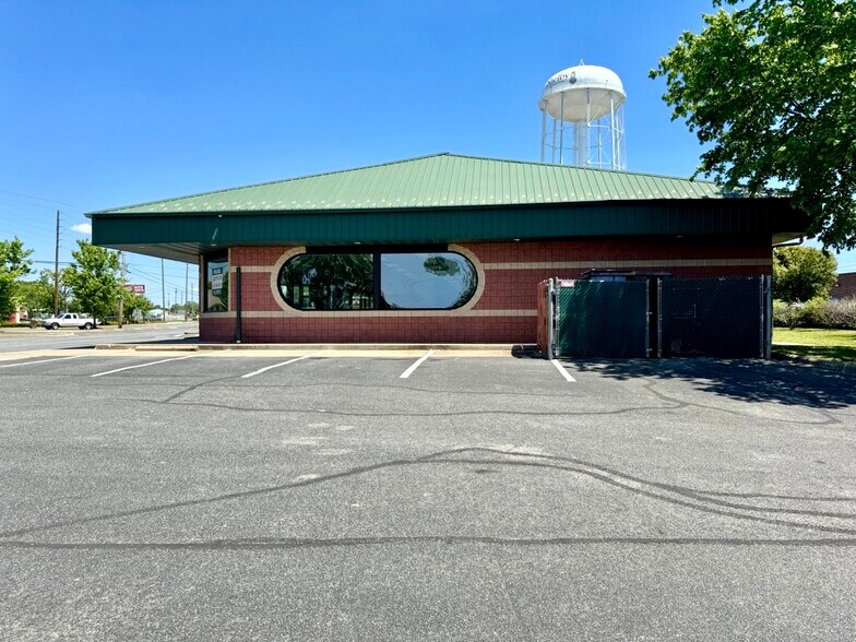 More Photos Of 821 S Lafayette St, Shelby Freestanding For Lease