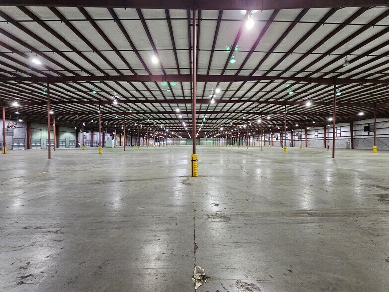 More Photos Of 4270 Chrysler Dr, Memphis Distribution For Lease