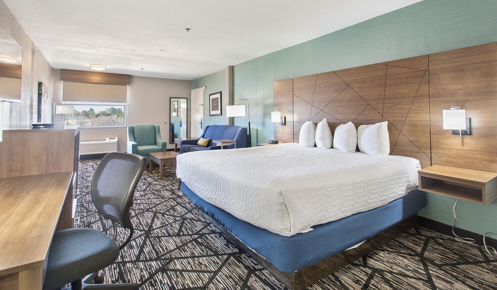 More Photos Of 201 W Hill Park Cir, Huntsville Hotel For Sale