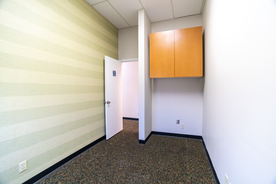More Photos Of 3801-3837 Vaile Ave, Florissant General Retail For Lease