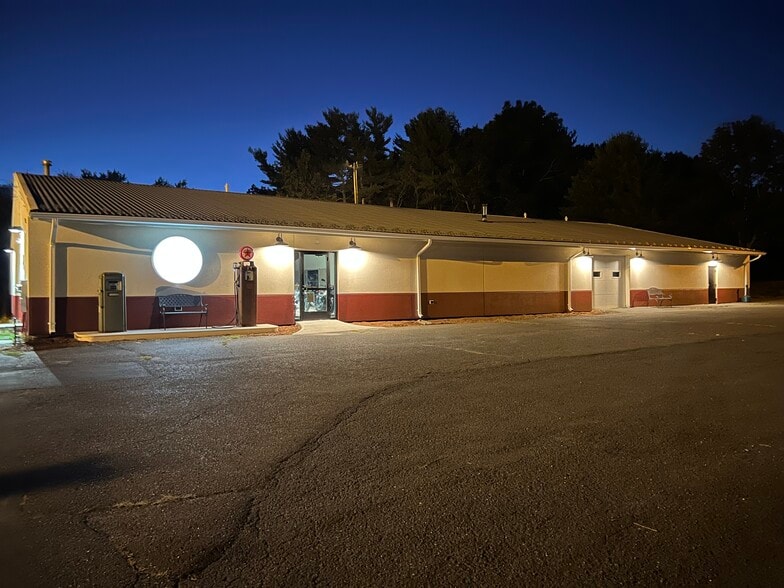 More Photos Of 1120 Southampton Rd, Westfield Auto Repair For Lease