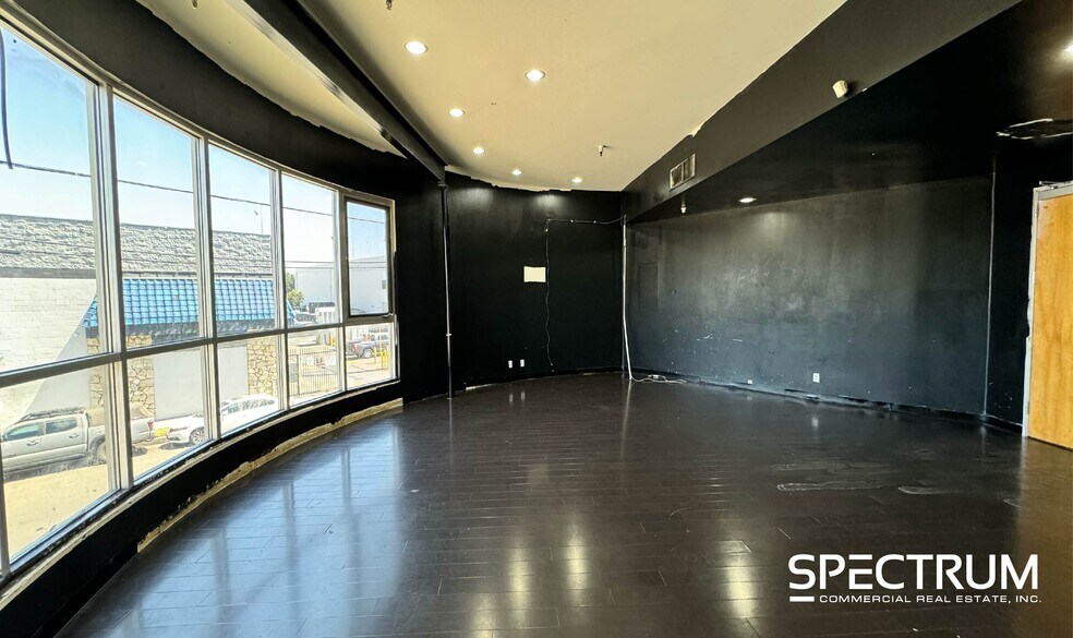 More Photos Of 16730 Schoenborn St, North Hills Manufacturing For Lease