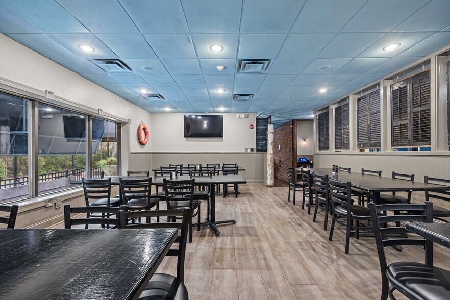 More Photos Of 1405 Gornto Rd, Valdosta Restaurant For Sale