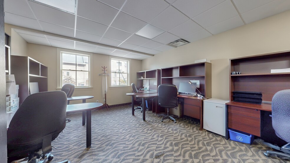 More Photos Of 121 Robinson St, Markham Office For Sale