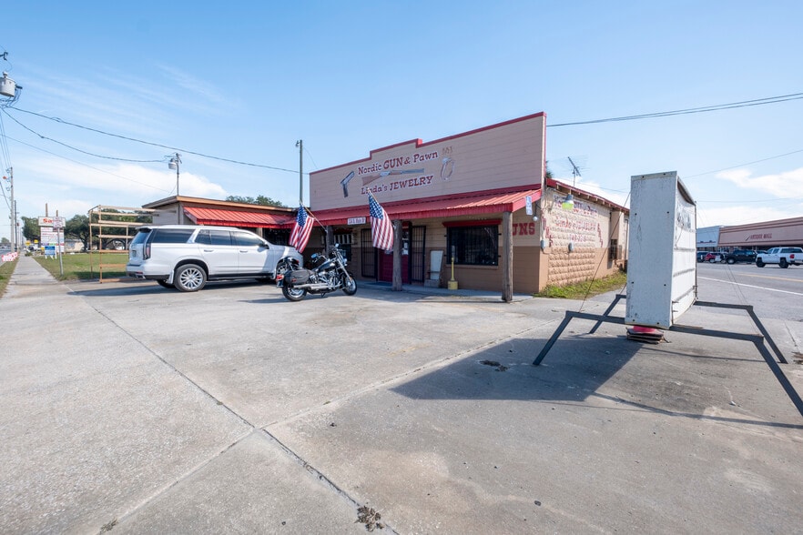 More Photos Of 324 S Main St, Wildwood Freestanding For Sale