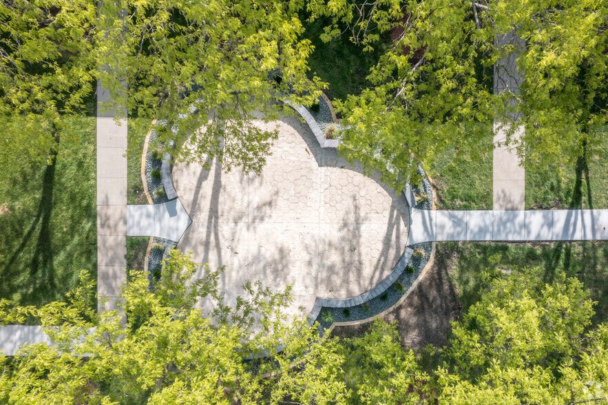 More Photos Of 7065 Vista Dr, West Des Moines Office For Lease