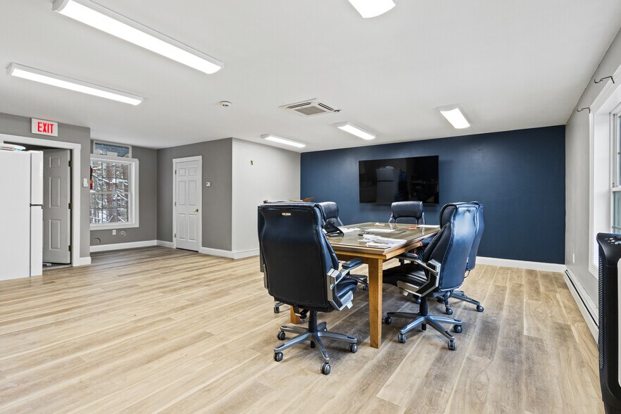 More Photos Of 2108 Broadway, South Portland Light Distribution For Sale