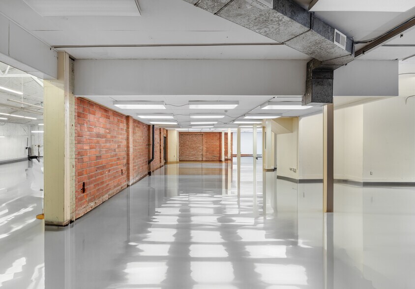 More Photos Of 5011 Navigation Blvd, Houston Warehouse For Lease