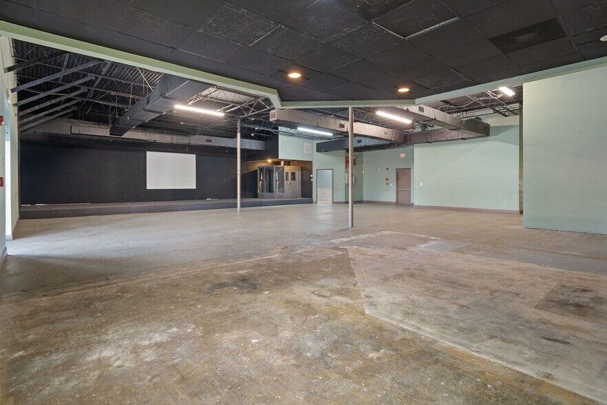 More Photos Of 5321 E Fowler Ave, Tampa General Retail For Lease
