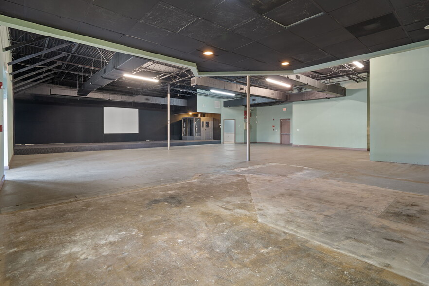 More Photos Of 5321 E Fowler Ave, Tampa General Retail For Lease