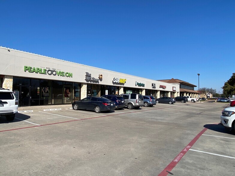 More Photos Of 2820-2834 S Hulen St, Fort Worth Unknown For Lease