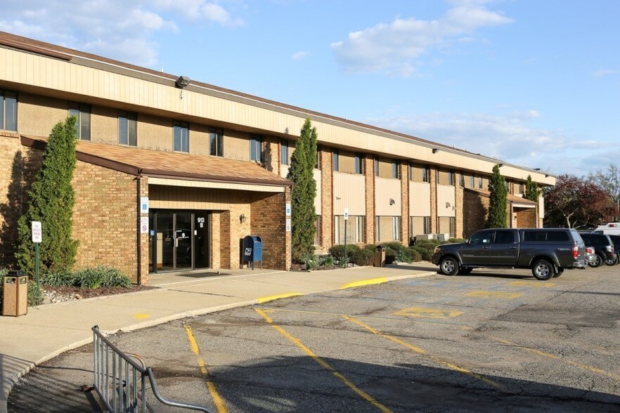 More Photos Of 913 W Holmes Rd, Lansing Medical For Lease