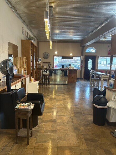 More Photos Of 2940 Floral Blvd, Butte Office For Sale