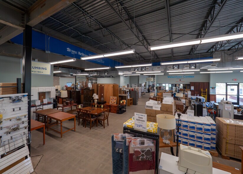 More Photos Of 2555 Bethel Rd, Columbus Freestanding For Lease