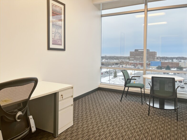 More Photos Of 6500 Rte Transcanadienne, Pointe-claire Coworking Space