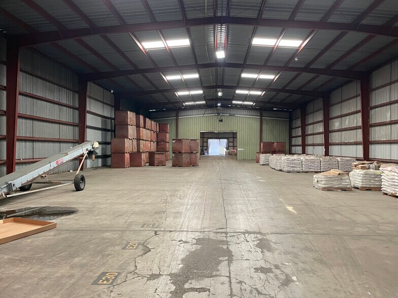 More Photos Of 420 S 2nd St, Patterson Warehouse For Lease