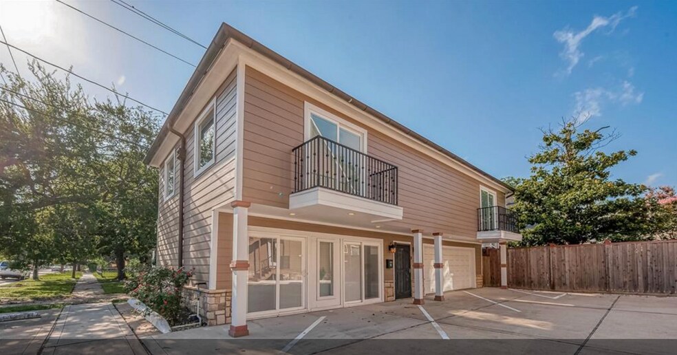 More Photos Of 446 Heights Blvd, Houston Office Residential For Lease